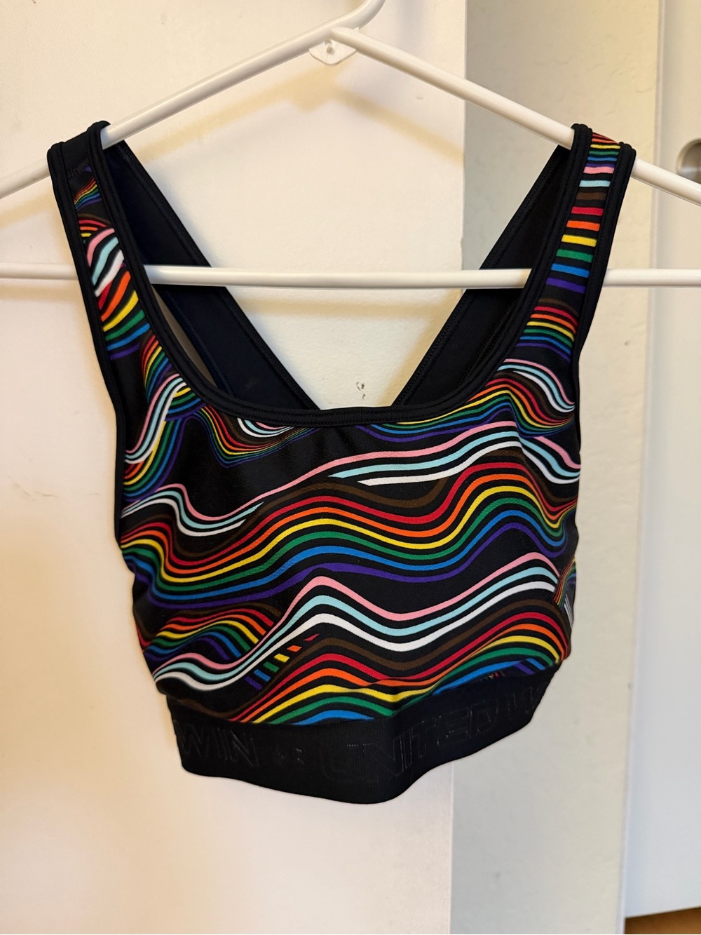 Black Multicolor Wave-Print Women's Sports Bra